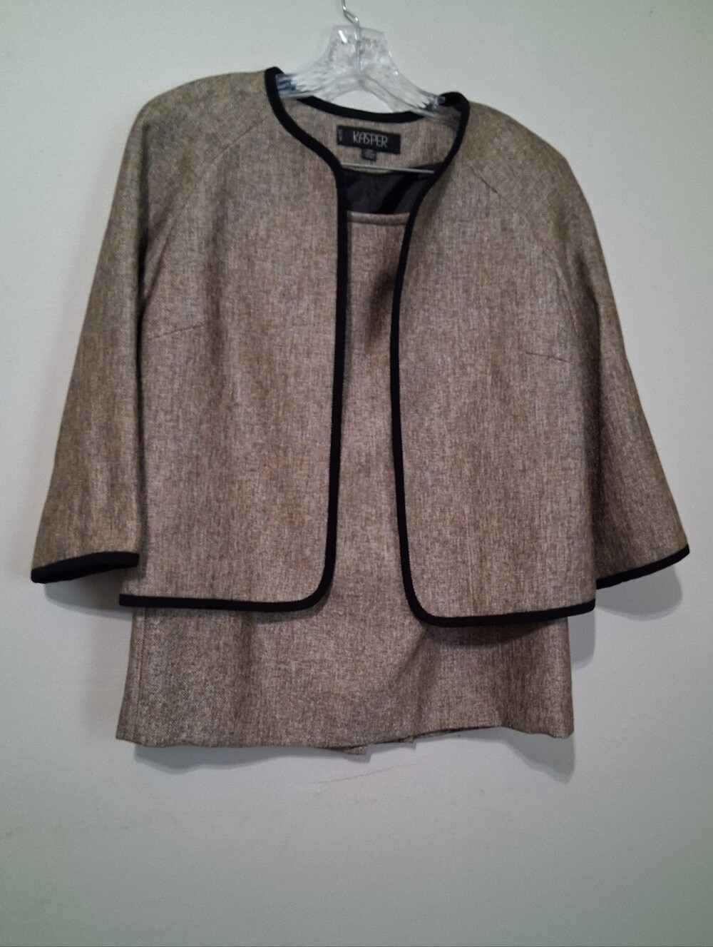 Kasper Tan Tweed Crop Jacket & Skirt  with Black Trim 12P 3/4 Sleeves Pre-owned